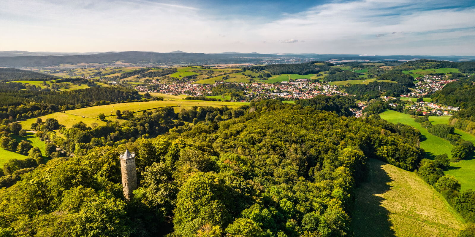 der Wallenburger Turm bei Trustetal aus der Vogelperspektive