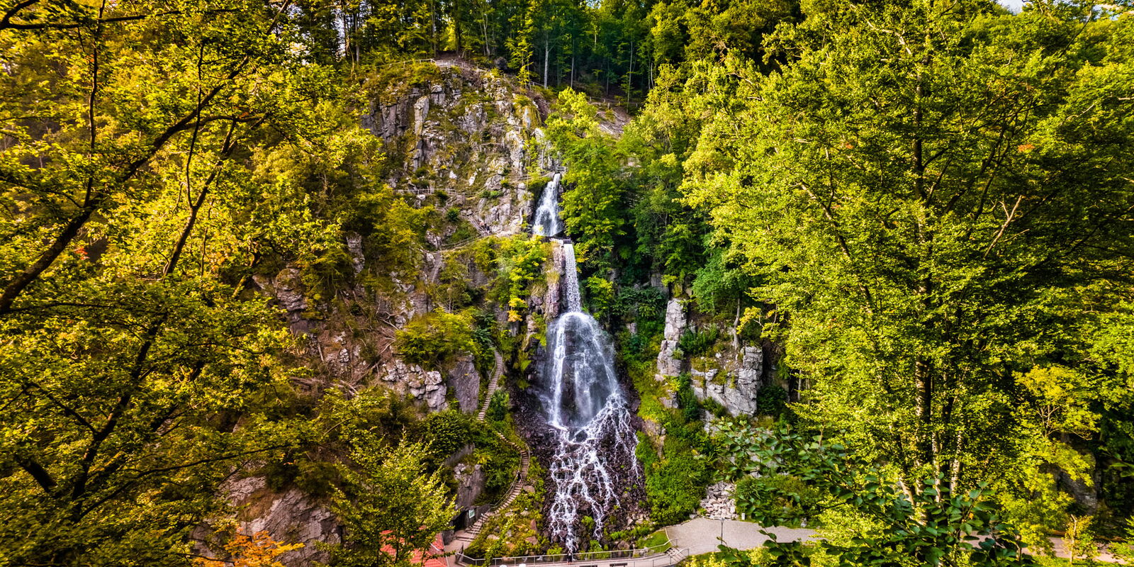 Trusetaler Wasserfall vom Berg gegenüber aus betrachtet